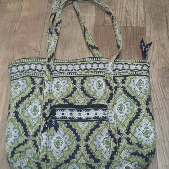 Vera Bradley Handbags - Vera Bradley medium sized handbag